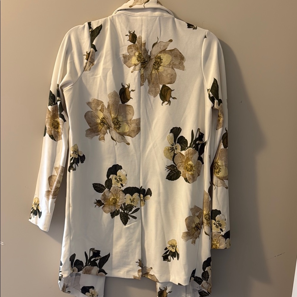 Floral Women's Jacket in Cream by LulaRoe - Picture 5 of 9